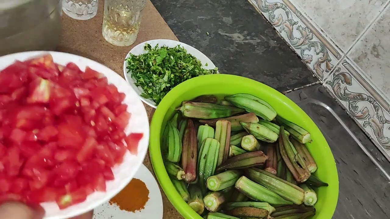 طريقة تحضير الملوخية بأسهل طريقة وكتجي بنينة