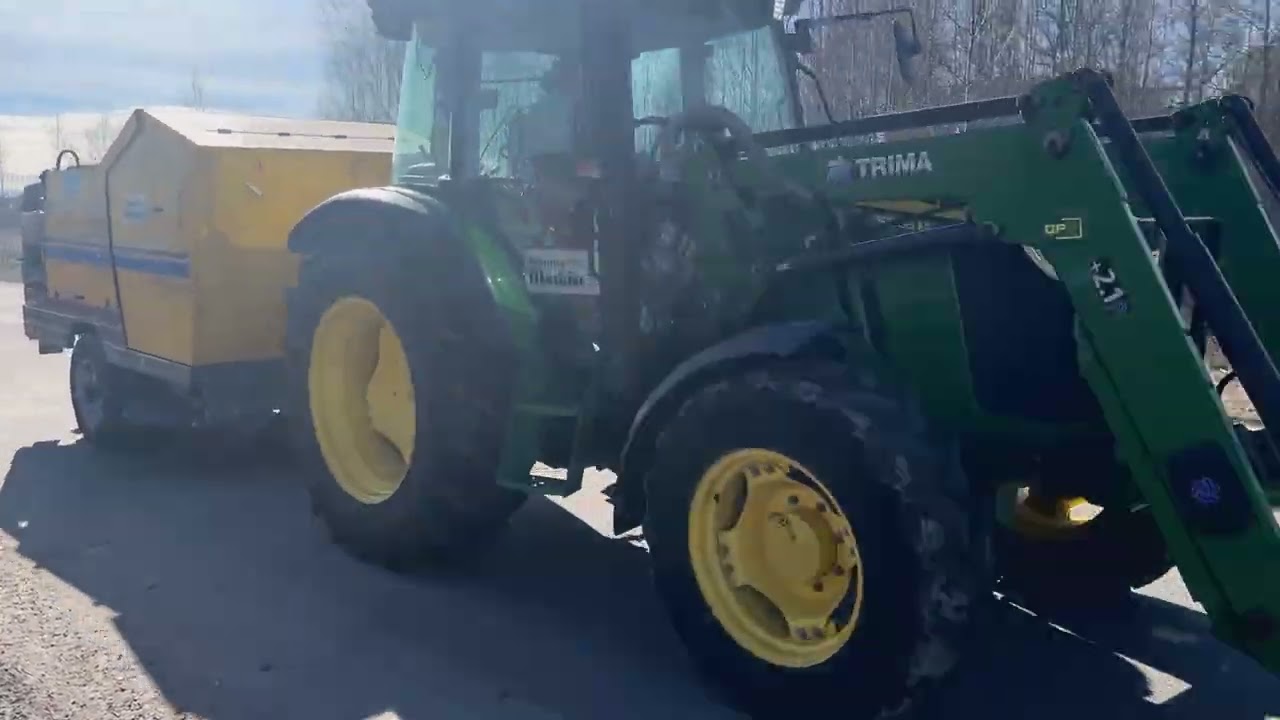 Traktor med Sopmaskin  JOHN DEERE 5085M Brodd-Son