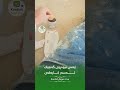 ژەمی نیوەڕۆی گەنجێکی کرێکار لە کاتی کارکردنیدا ژەمی نیوەڕۆی گەنجێکی کرێکار لە کاتی کارکردنیدا
