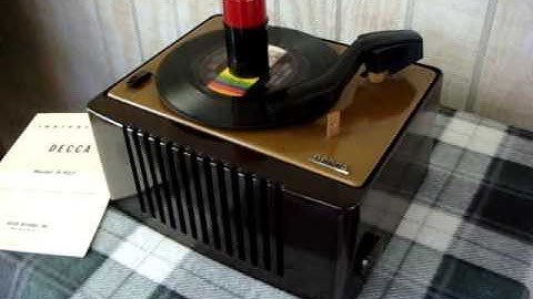 DECCA P-907 RCA EY2 Licensed 45 RPM Record Player Phonograph