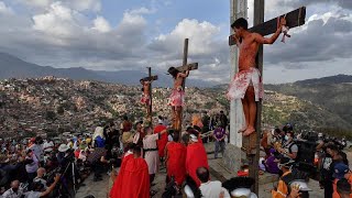 بدون تعليق: المؤمنون الكاثوليك في فنزويلا والمكسيك ولبنان يحيون الجمعة العظيمة بتمثيل صلب المسيح