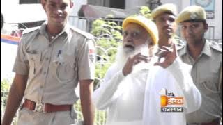 LIVE VIDEO : Asaram Bapu Starts Singing While on His Way to Court