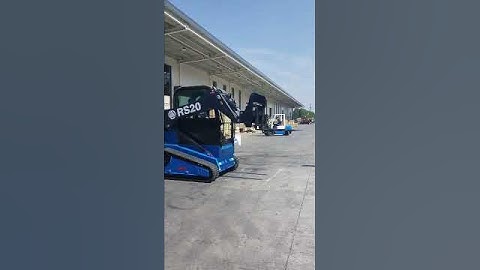 Rippa RS20 skid steer with pallet forks