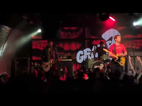 Grade 2 - Hanging Onto You (live at Bahnhof Pauli / Hamburg)