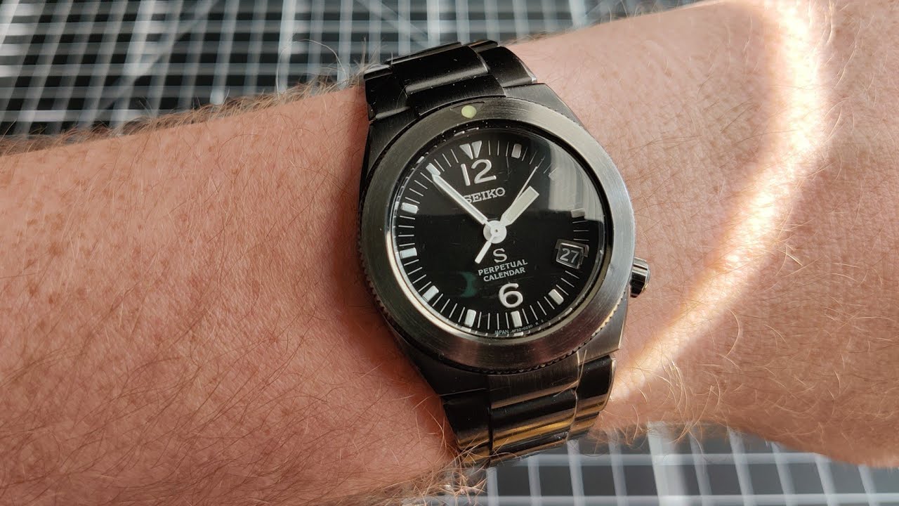 Seiko 8F32 Perpetual Calendar High Accuracy Quartz - YouTube