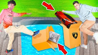 ¡NO EMPUJES LA CAJA INCORRETA a la PISCINA con EL BOTÓN DE DIAMANTE DENTRO! *muy extremo*