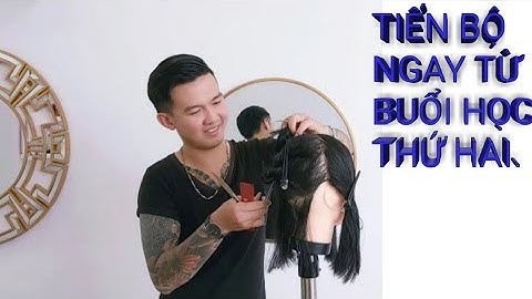 Hot boy xăm trổ học cắt tóc.