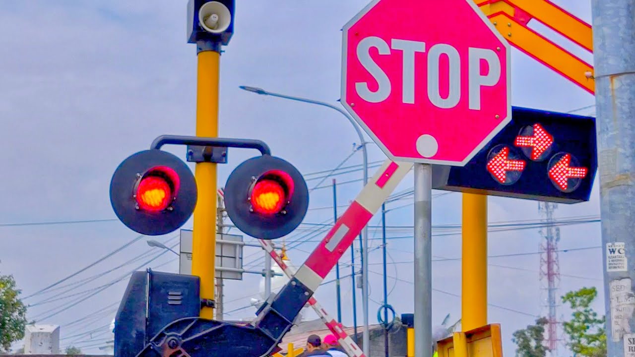 Railroad  Crossing in Indonesia | Perlintasan Kereta Api Wantech 2023