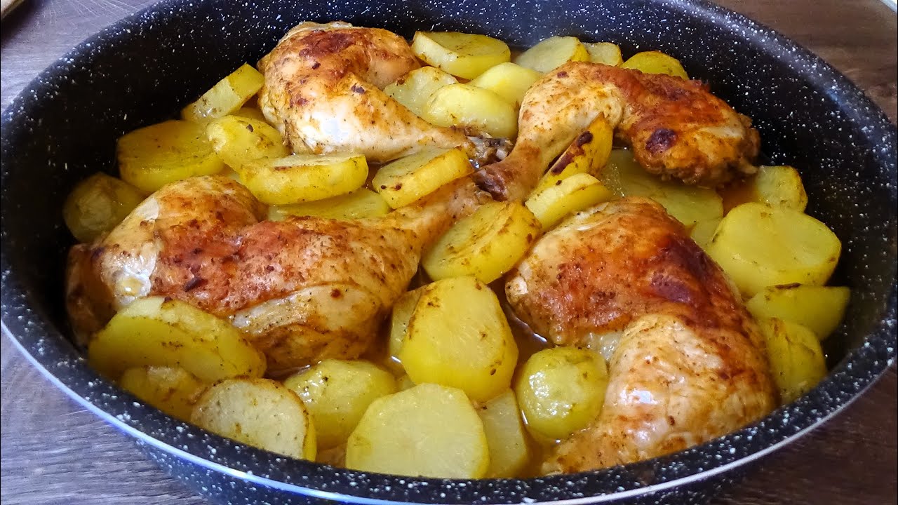 Куриные бедра с запеченным картофелем. Вкусный обед для всей семьи!