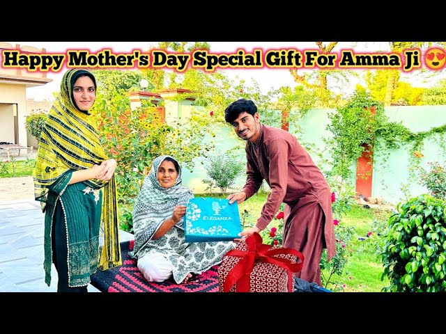 Mother's Day Par Amma Ji Ko Dia Gift 🎁| Happy Mother's Day 😍 class=