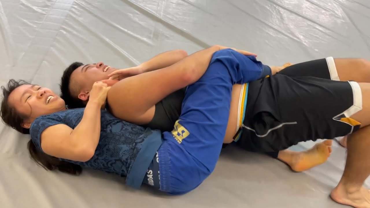 Scissors Ko Mixed wrestling l headscissor l grappling wrestling girl vs boy - YouTube