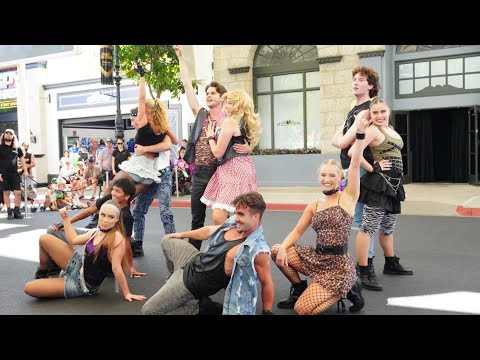 'I WANNA ROCK' ✊🎸 Hooray for Hollywood 2025 live street show @ Warner Bros. Movie World, Gold Coast 