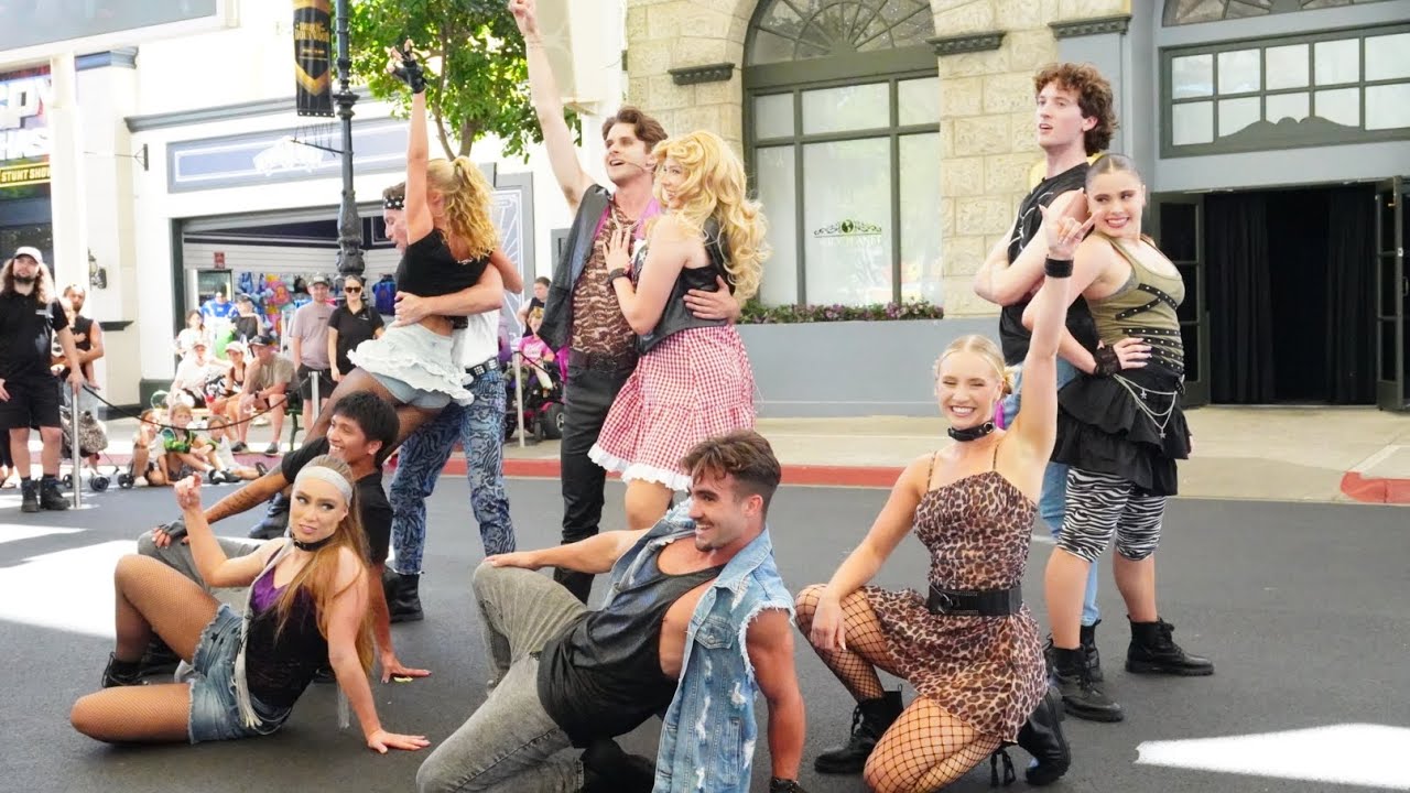 'I WANNA ROCK' ✊🎸 Hooray for Hollywood 2025 live street show @ Warner Bros. Movie World, Gold Coast 