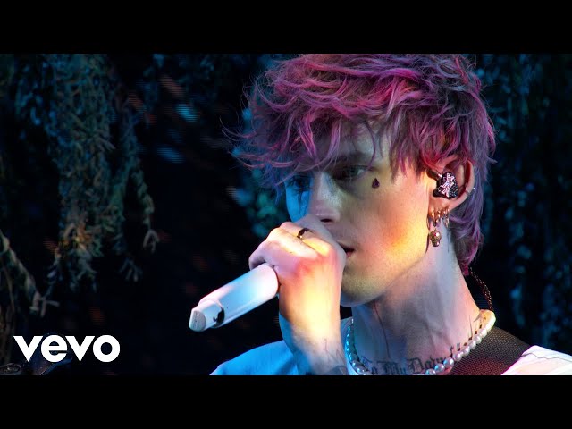 Machine Gun Kelly - twin flame (Live At Billboard Music Awards) class=