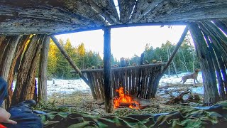 SOLO Winter Overnight Bushcraft Building all Natural log Shelter Fort in the Woods - Campfire Clili