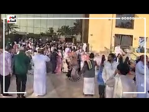 الطلاب الاندونسيين يوجهون رساله جميله احتفالا بالعيد من مسجد حسن الشربتلي