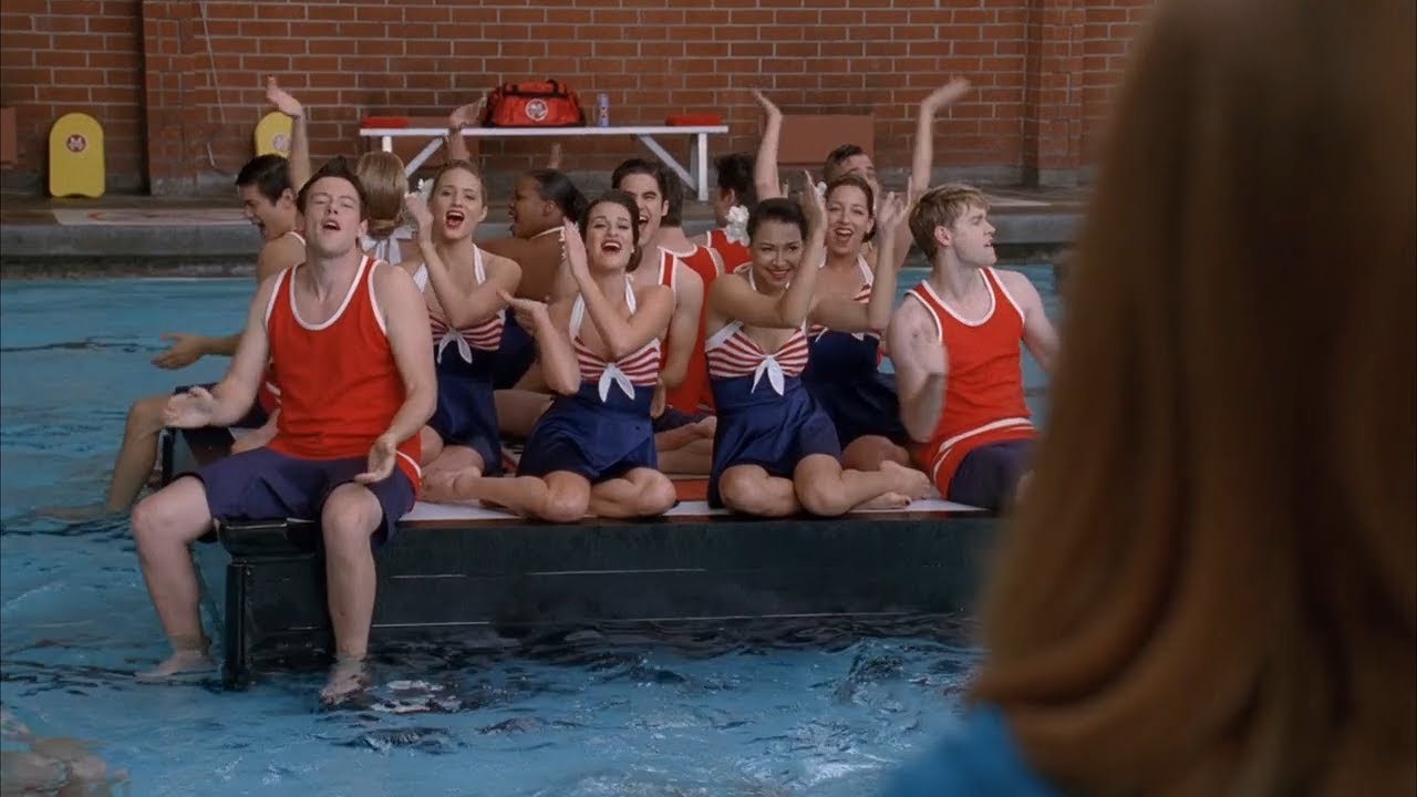 We found 2. Гли пляж. Glee предложение в бассейне. Бассейн гли ютуб. We found Love- Glee Cast.