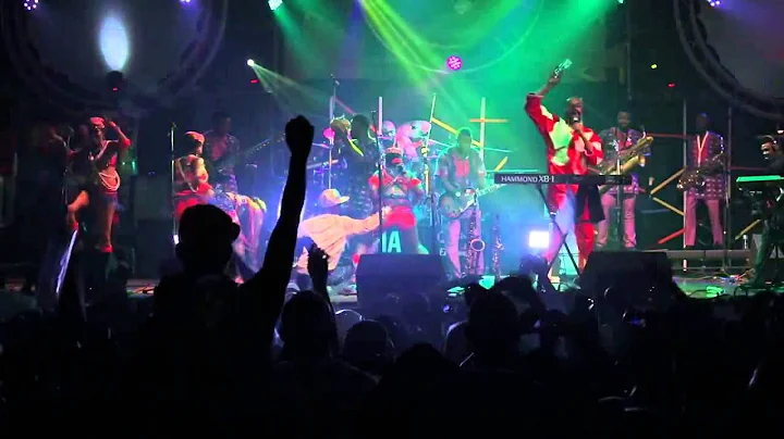 FEMI KUTI PELTED WITH BOTTLE AT FELABRATION 2015