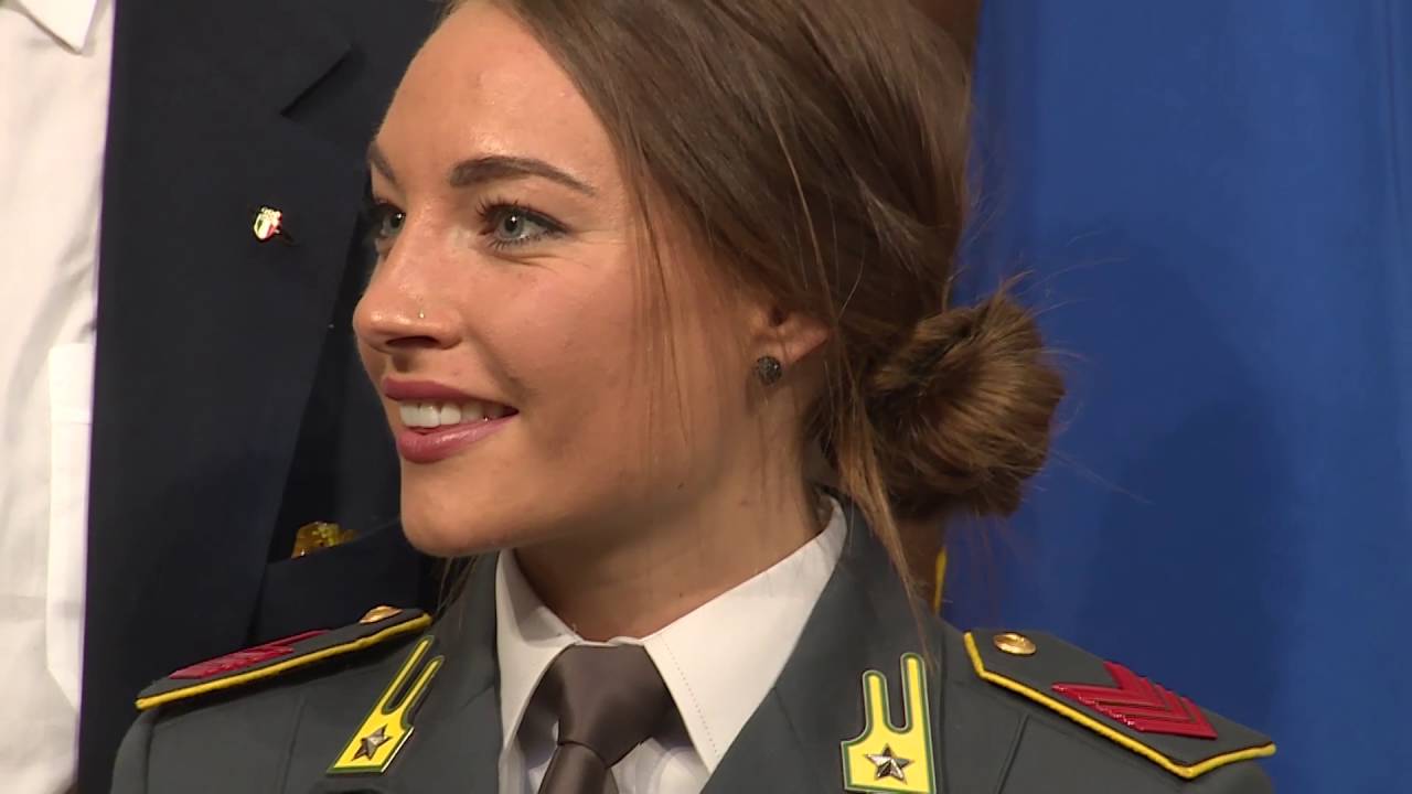 Renzi incontra gli atleti vincitori della Coppa del Mondo di sci