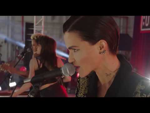 Video: ¿Ruby Rose cantó en tono perfecto?