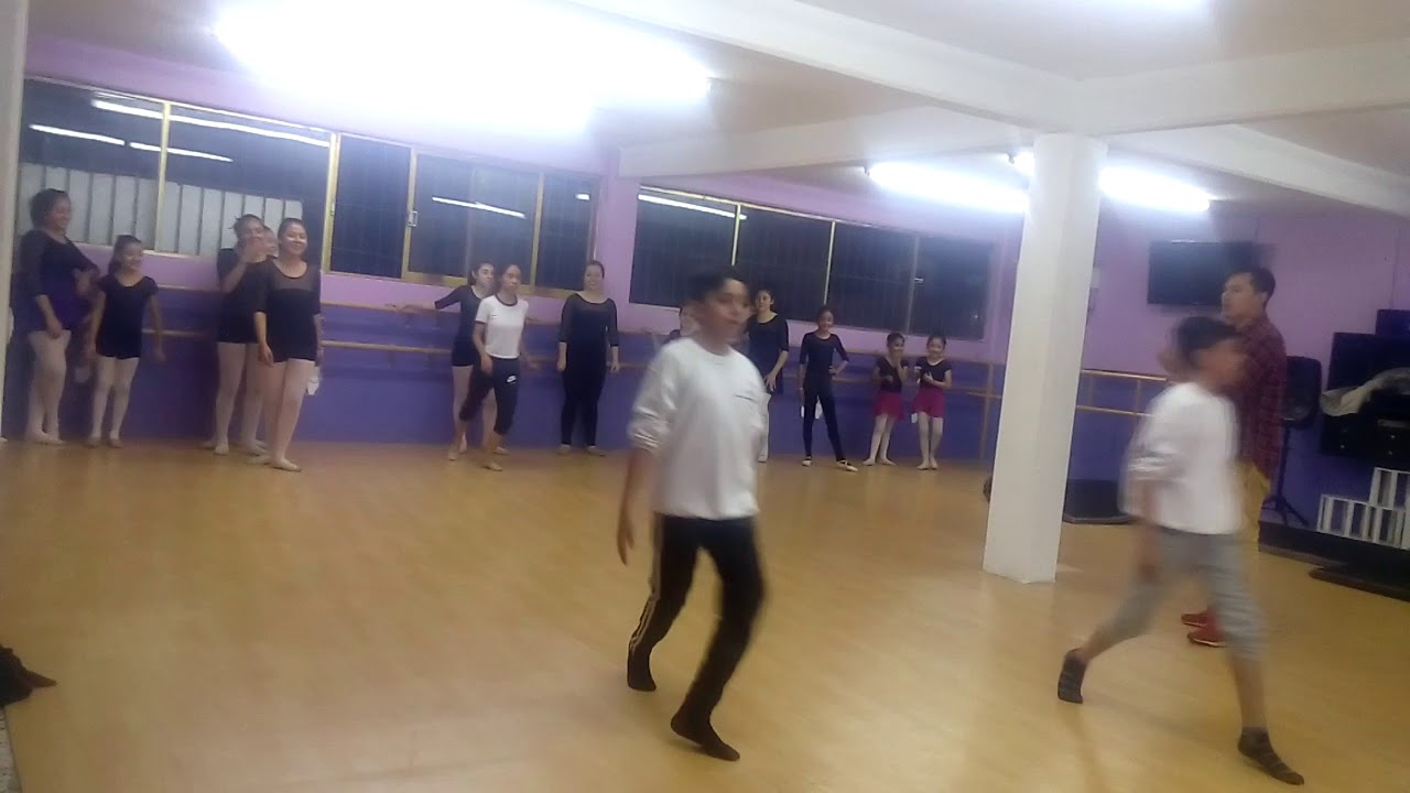 LOS GEMELOS JUST DANCE CON RUCH(VIOLETA)PROFE .FERMIN CAMACHO. camera iphone 8 plus apk