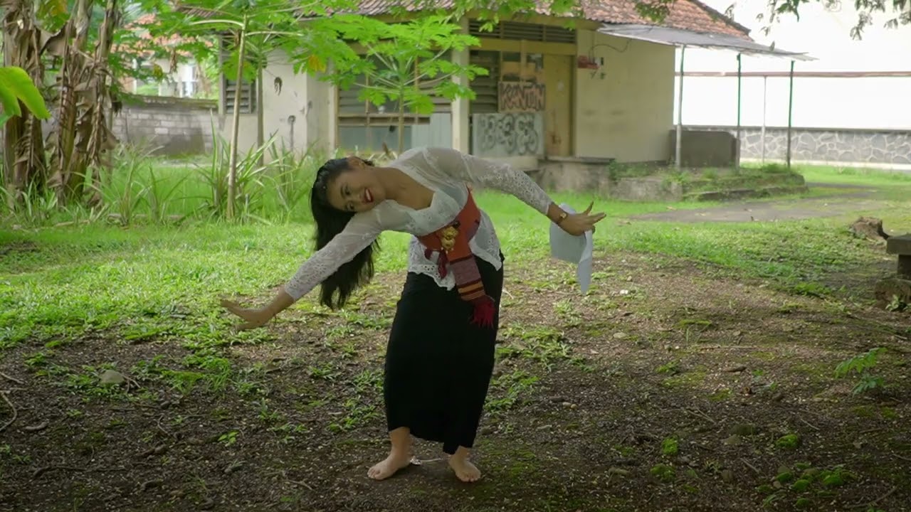 PEMBACAAN PUISI BALI : Putu Yas Ayu, Puisi 