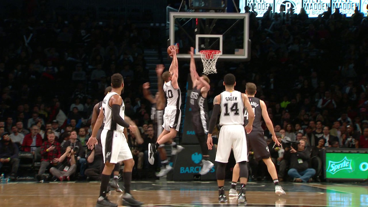 Patty Mills Clever Play Leads to David Lee Slam | 01.23.17