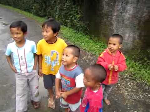 اطفال اندونيسيا يقرؤن القران
