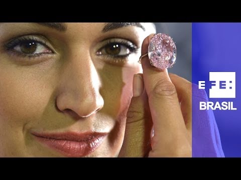 Vídeo: Diamante rosa raro vendido por preço recorde