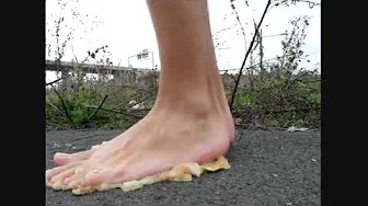 David Stomper - Video 15 - Barefoot fruit crushing