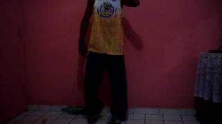 Lucas Nego dançando rebolation