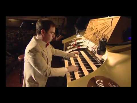 Michael Wooldridge Entertains On Compton Organ Wit...