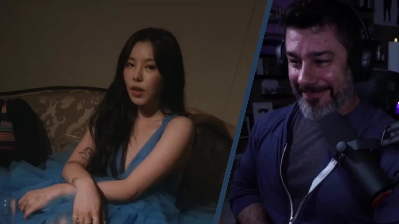 Director Reacts - Whee In - 'water color'