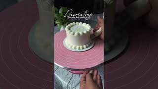 Simple mini cake design 🌸✨ #cake #baking #cakedecorating #youtubeshorts