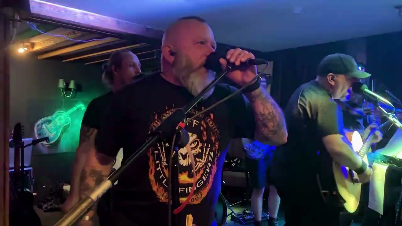Run Out The Guns - Drunken Sailor (Live at the Bank Top Tavern)