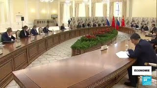 En Ouzbékistan, Vladimir Poutine affiche ses bonnes relations avec Xi Jinping • FRANCE 24