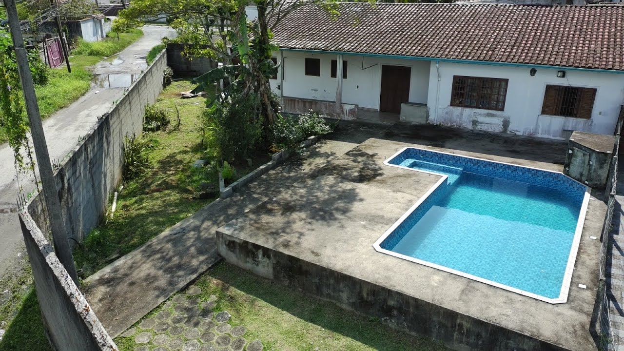 CASA COM PISCINA NA PRAIA DE PERUIBE POR R$ 260 MIL (ESTUDA PROPOSTAS DE ENTRADA E PARCELAMENTO)