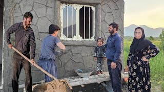 усилия жизнестойкой семьи Али по отделке дома стеклянными окнами и лунным цементом