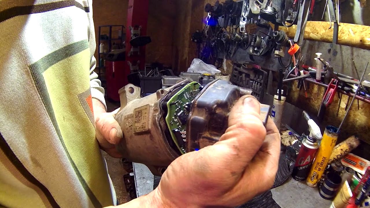 Ремонт электроусилителя рейки SKODA OCTAVIA . Разборка рулевой рейки ...