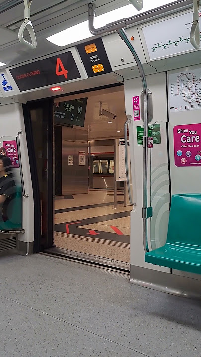 Train Door Closing Announcement - Singapore MRT (SMRT)