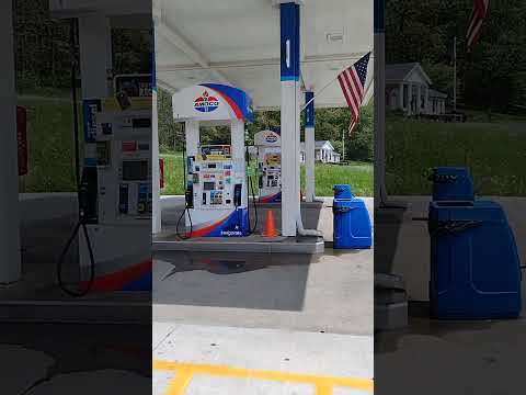 it's been a hot minute since I've seen an Amoco gas station there's not one anywhere close to me