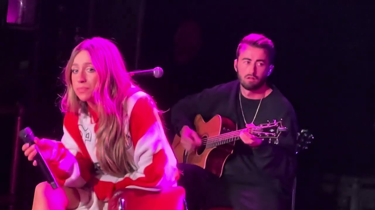 Tate McRae-You Broke Me First (Acoustic..and something thrown!) @ Pryzm, Kingston, 8th December 2023