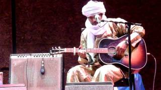 Video voorbeeld van "Tinariwen au 104, le 26 juin 2011 - Isweigh Attay"