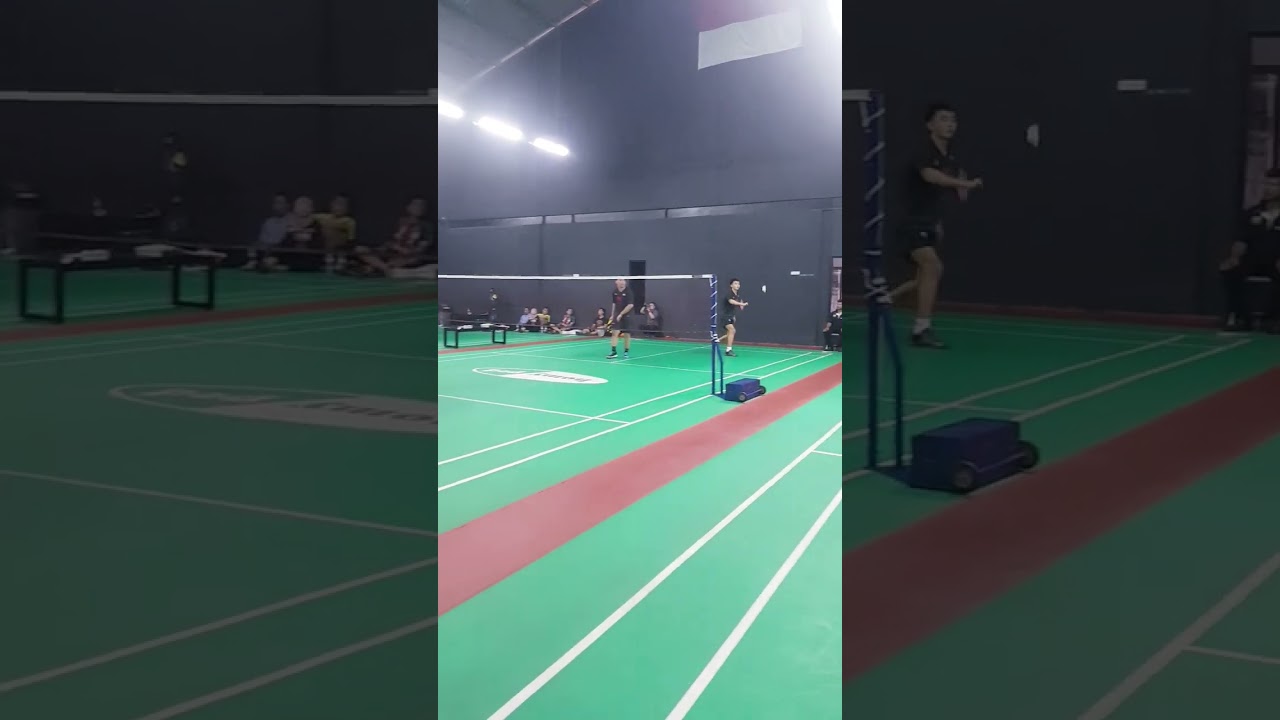 Adam kessal ! Terpeleset hingga banting Racket