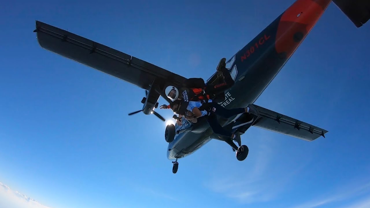 I JUMPED OUT OF A PLANE, 12 000 FEET IN THE AIR!! YouTube