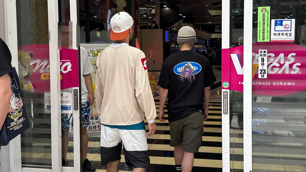 新メンバーの誕プレを買いに行こう！あれ？何でパチ屋に入るの？