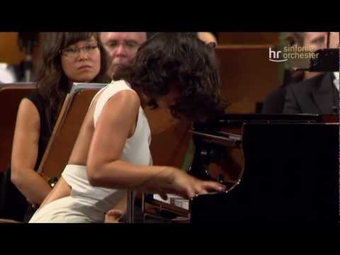 Schumann: Klavierkonzert ∙ hr-Sinfonieorchester ∙ Khatia Buniatishvili ∙ Paavo Järvi