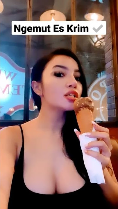 BELAJAR NGEMUT ES KRIM DULU YA MAS #short #shorts