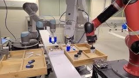 Plug-n-play robot software coordinating robots and sensor from multiple vendors.