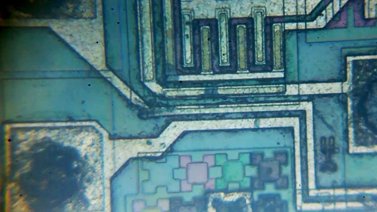 IC 555 chip's amazing structure under a microscope (GOLD visible in
